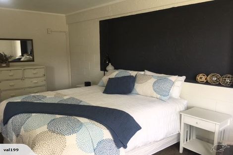 Photo of property in 1/946 Beach Road, Waiake, Auckland, 0630