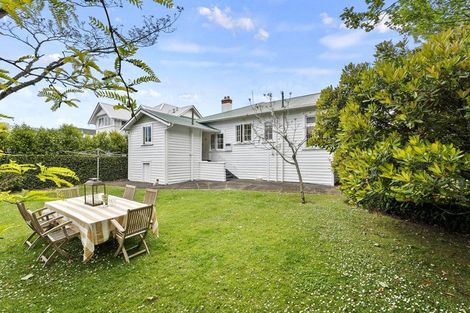 Photo of property in 17 Queen Street, Northcote Point, Auckland, 0627