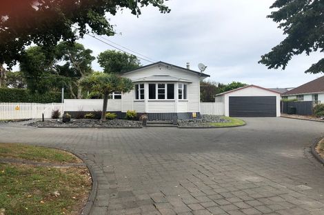 Photo of property in 25 Taupaki Road, Taupaki, Henderson, 0782