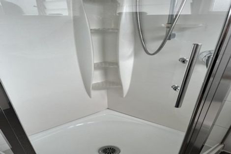 Photo of property in 54 Howard Road, Northcote, Auckland, 0627