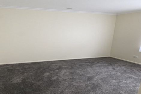 Photo of property in 40 Sunvista Avenue, Oteha, Auckland, 0632