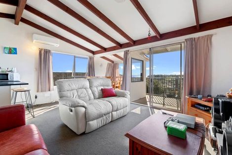 Photo of property in 31 Rishworth Avenue, Stanmore Bay, Whangaparaoa, 0932