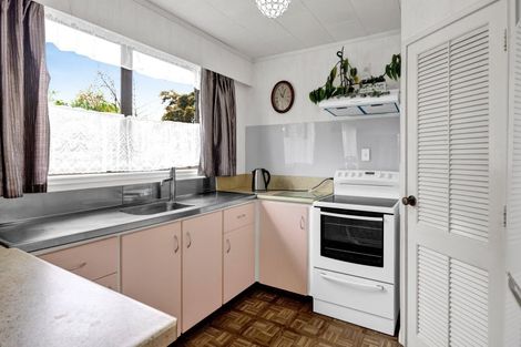 Photo of property in 6 Kamahi Place, Inglewood, 4330