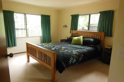 Photo of property in 11 Robert Grove, Paraparaumu, 5032