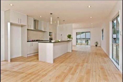 Photo of property in 98 Tiriwa Drive, Massey, Auckland, 0614