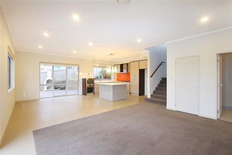 Photo of property in 8 Henriette Place, The Gardens, Auckland, 2105