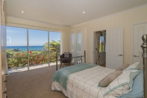 Photo of property in 102 Centennial Drive, Whitianga, 3510