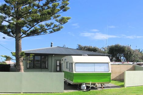 Photo of property in 19 Hall Place, Foxton Beach, Foxton, 4815
