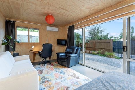 Photo of property in 1/92 Kervil Avenue, Te Atatu Peninsula, Auckland, 0610