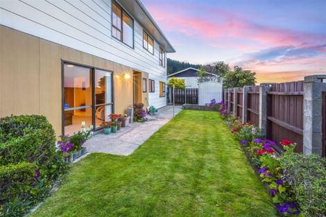 Photo of property in 2 Saint Aidans Way, Tawa, Wellington, 5028