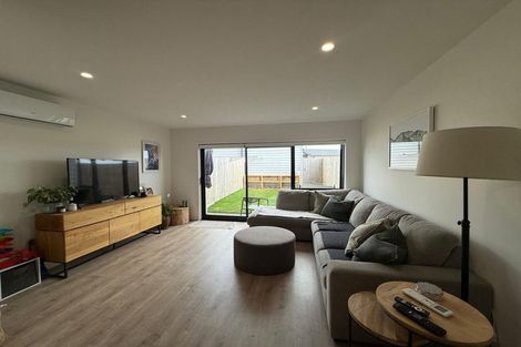 Photo of property in 22 Koiora Road, Clarks Beach, 2122