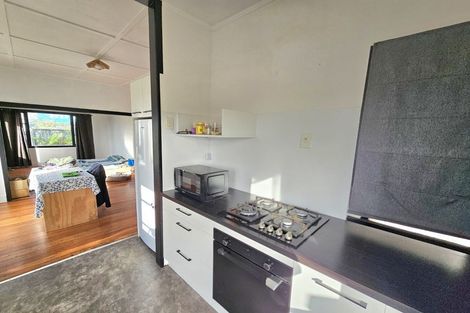 Photo of property in 40 Pioneer Road, Moturoa, New Plymouth, 4310