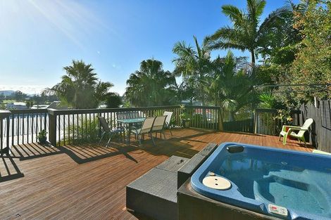 Photo of property in 43 Pohutukawa Avenue, Red Beach, 0932
