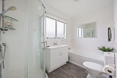 Photo of property in 16 Judkins Crescent, Cockle Bay, Auckland, 2014