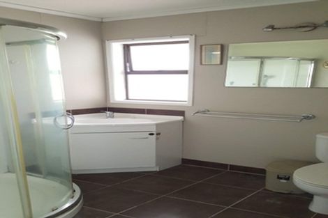 Photo of property in 17 Amberley Avenue, Te Atatu South, Auckland, 0610