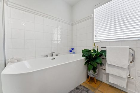 Photo of property in 1/104a Beach Road, Castor Bay, Auckland, 0620