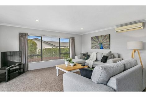 Photo of property in 2/77 Harvey Street, Waipahihi, Taupo, 3330