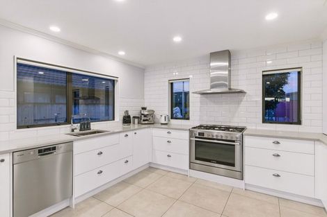 Photo of property in 10 Cottonwood Close, Paraparaumu Beach, Paraparaumu, 5032