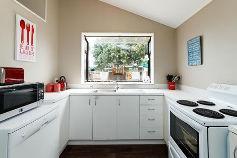 Photo of property in 6 Mercury Street, Milson, Palmerston North, 4414