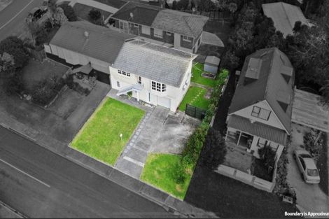 Photo of property in 2/14 Ellice Road, Totara Vale, Auckland, 0629