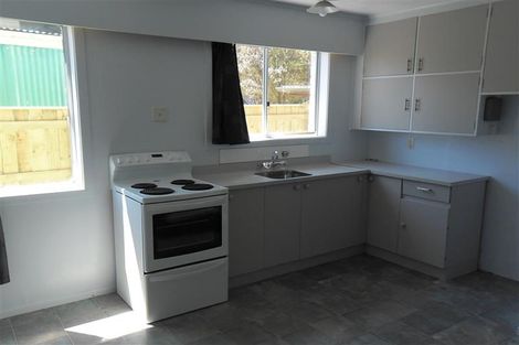 Photo of property in 16 Hillside Drive, Maoribank, Upper Hutt, 5018