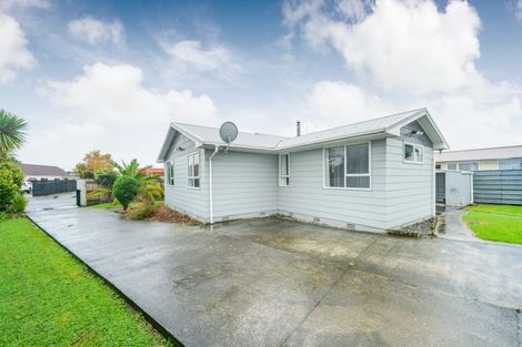 Photo of property in 28 Rhodes Drive, Kelvin Grove, Palmerston North, 4414