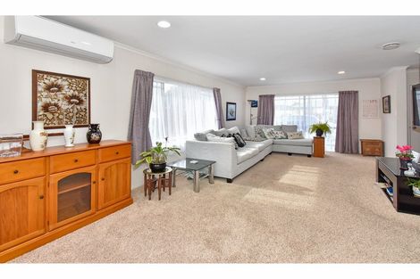 Photo of property in 42 Sandwick Drive, Weymouth, Auckland, 2103