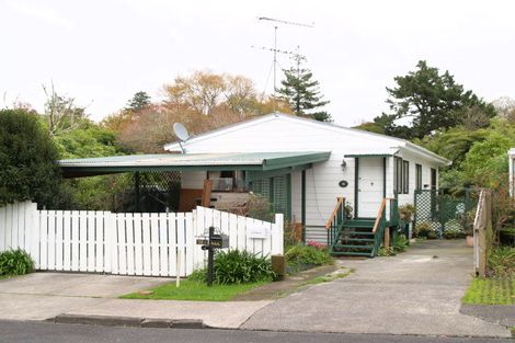 Photo of property in 1/26 Liston Crescent, Cockle Bay, Auckland, 2014