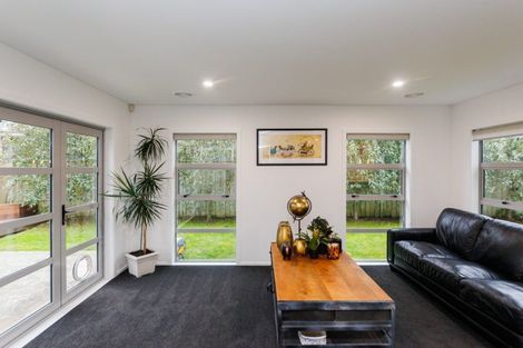 Photo of property in 25 Medallion Court, Kelvin Grove, Palmerston North, 4414