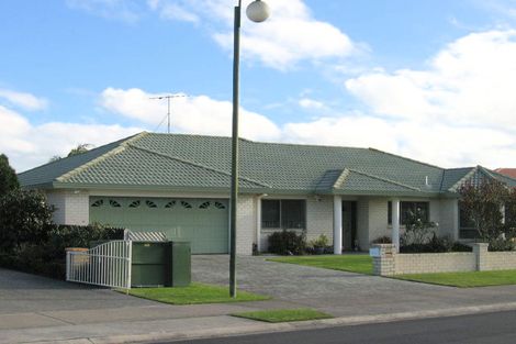 Photo of property in 160 Lakeside Drive, Orewa, 0931