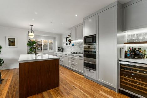 Photo of property in 24 Tiri Road, Milford, Auckland, 0620