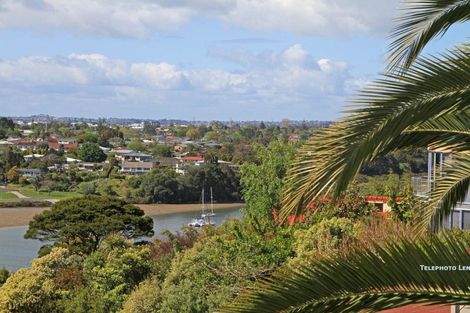 Photo of property in 195 West Harbour Drive, West Harbour, Auckland, 0618