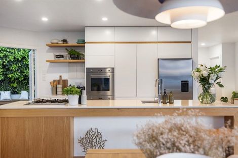 Photo of property in 1/106 Island Bay Road, Beach Haven, Auckland, 0626