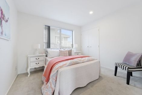 Photo of property in 25 View Road, Henderson, Auckland, 0612