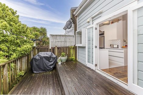 Photo of property in 548 Adelaide Road, Berhampore, Wellington, 6023