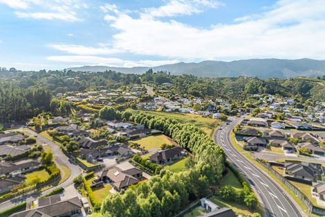 Photo of property in 8 Jade Crescent, Timberlea, Upper Hutt, 5018