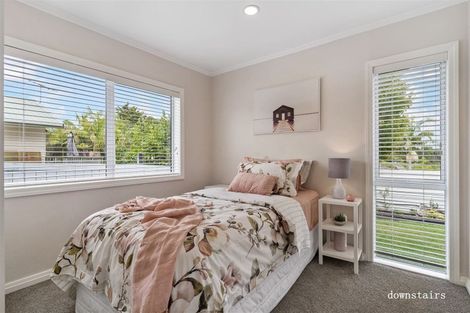 Photo of property in 2/862 East Coast Road, Northcross, Auckland, 0630