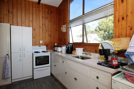 Photo of property in 28 Gibbons Road, Weymouth, Auckland, 2103