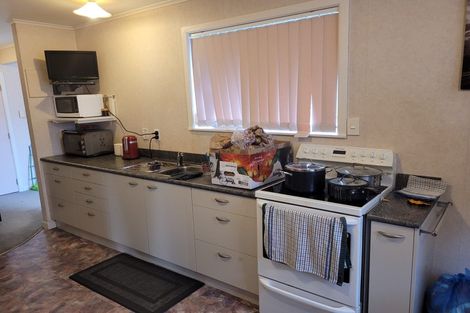 Photo of property in 15 Tiki Street, New Lynn, Auckland, 0600