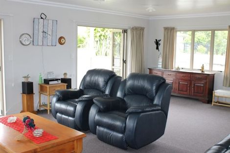 Photo of property in 60 Kauri Grove, Coromandel, 3506