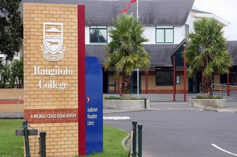 Photo of property in 1 Peony Mews, Oteha, Auckland, 0632