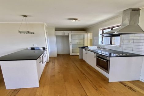 Photo of property in 488 East Coast Road, Windsor Park, Auckland, 0630