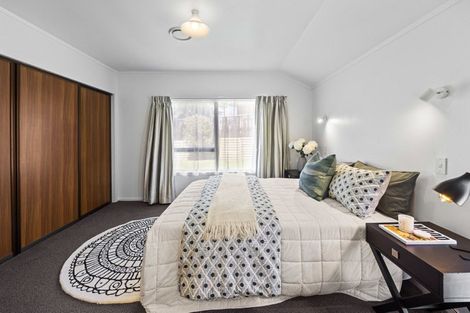 Photo of property in 1 Fairview Place, Westown, New Plymouth, 4310