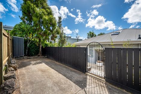 Photo of property in 5 Keystone Avenue, Mount Roskill, Auckland, 1041