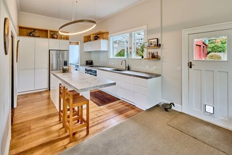 Photo of property in 6 Ngaio Gorge Road, Ngaio, Wellington, 6035