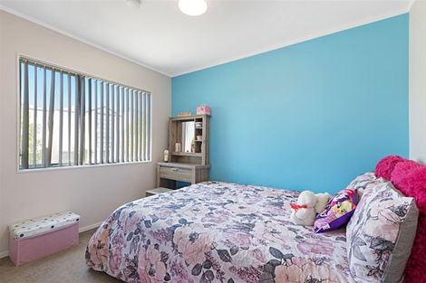 Photo of property in 21 Stephen Avenue, Henderson, Auckland, 0610