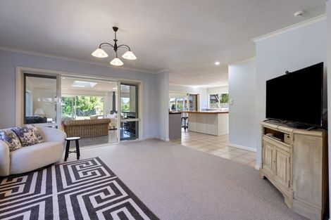 Photo of property in 33 Royal Oak Drive, Kelvin Grove, Palmerston North, 4414