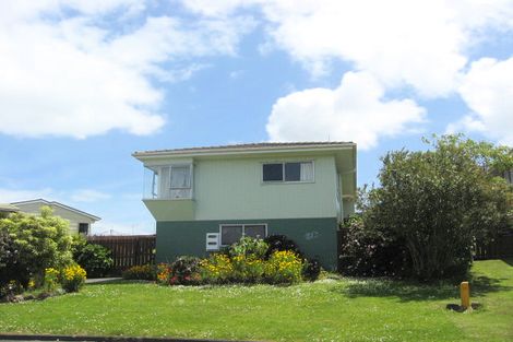 Photo of property in 32 Hanford Place, Clendon Park, Auckland, 2103