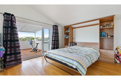 Photo of property in 1/14 Kiteroa Terrace, Rothesay Bay, Auckland, 0630