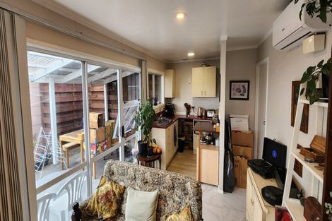 Photo of property in 98/98a Glenpark Avenue, Frankleigh Park, New Plymouth, 4310